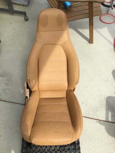 マツダ ユーノスロードスター革シート穴リペア | 埼玉県川口市　戸田市